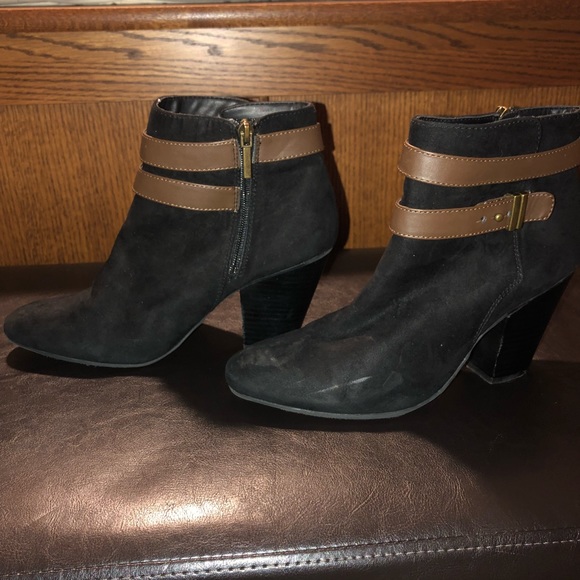 Gently worn black booties - Picture 4 of 4